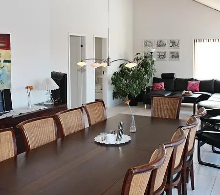 Four-bedroom Holiday In Casa vacanze