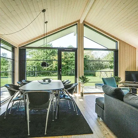 Four-bedroom Holiday In Casa vacanze Fårevejle