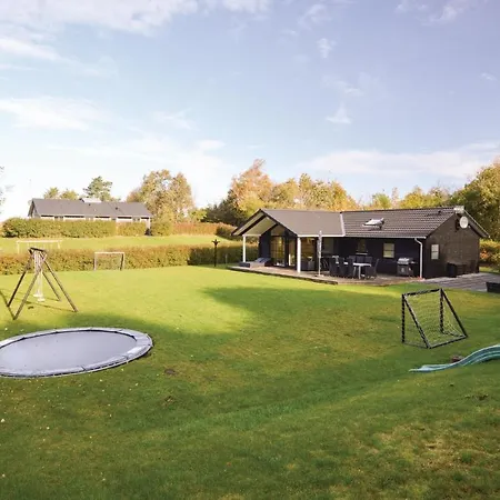 Four-bedroom Holiday In * Fårevejle